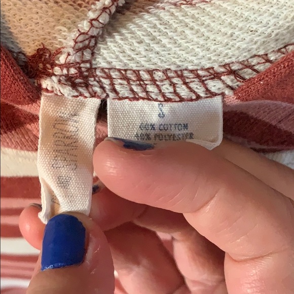 Crop-Top Sweater - Picture 3 of 4